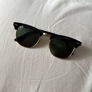 Ray-Ban Clubmaster Classic polished black on gold